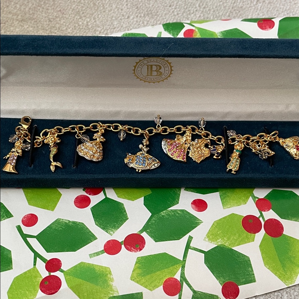 Disney Princess  (Bradford Exchange)Gold Charm Bracelet with Colorful Accents